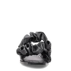 Women's Circus NY, Iggy Sandal